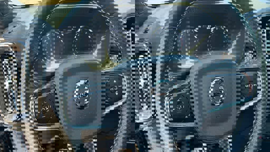 Used 2021 Volvo XC40 T5 R-Design w/ Climate Package image 20