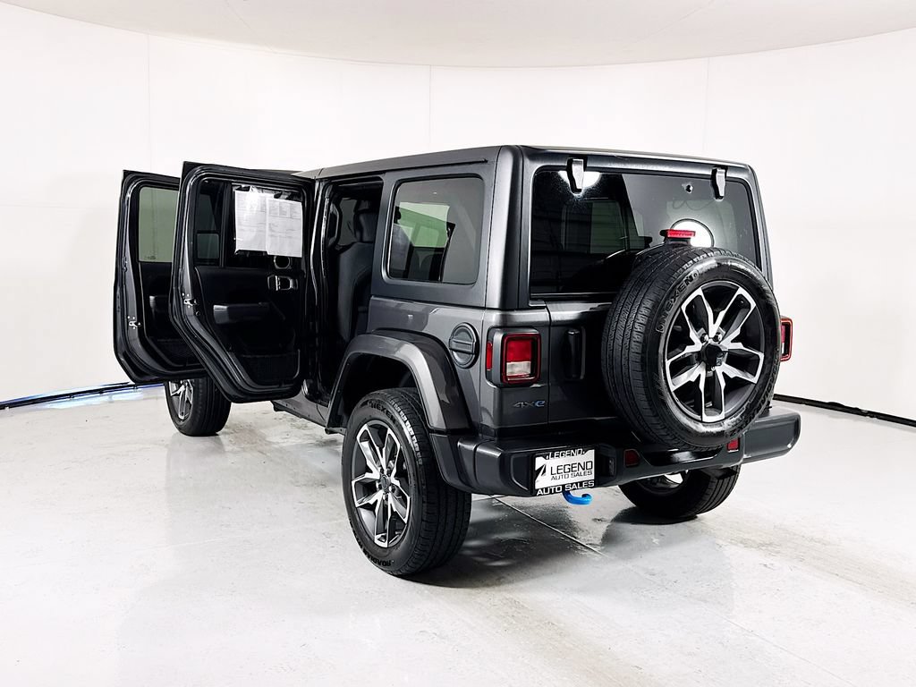Used 2024 Jeep Wrangler Unlimited AWD/4WD image 24