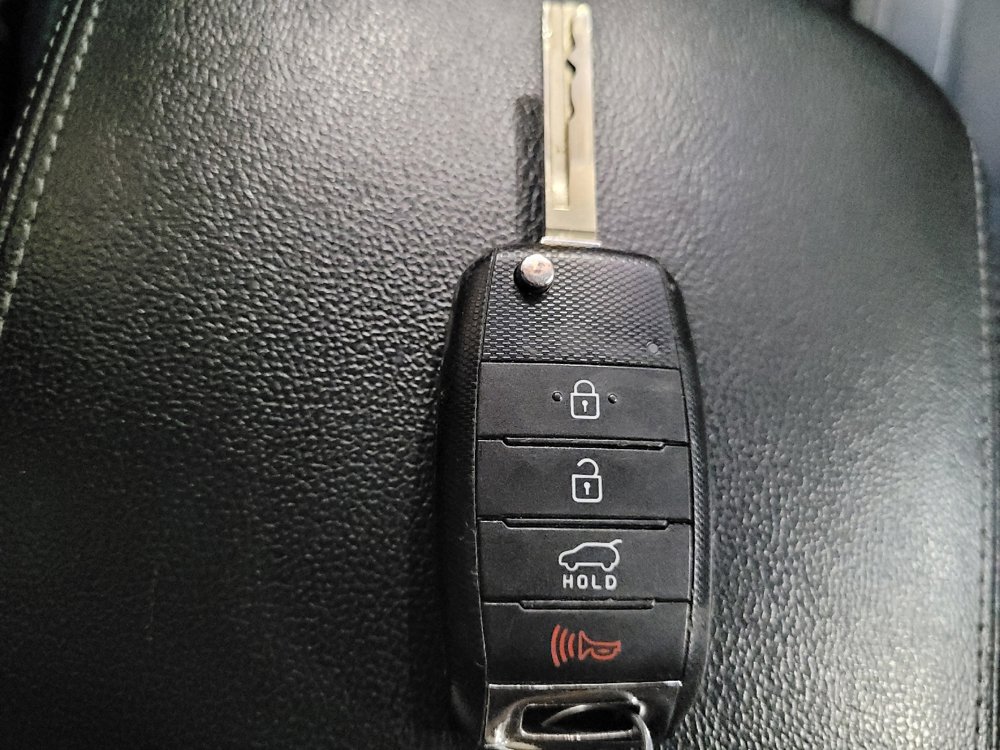 Used 2017 Kia Sorento AWD image 32