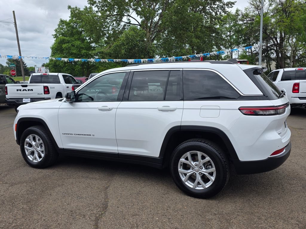 Used 2023 Jeep Grand Cherokee Limited AWD/4WD image 33