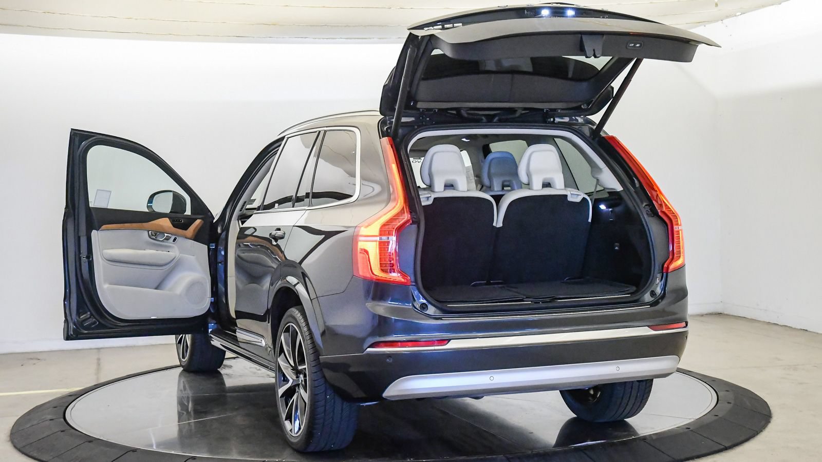 Used 2022 Volvo XC90 T8 Inscription Expression w/ Advanced Package AWD/4WD image 27