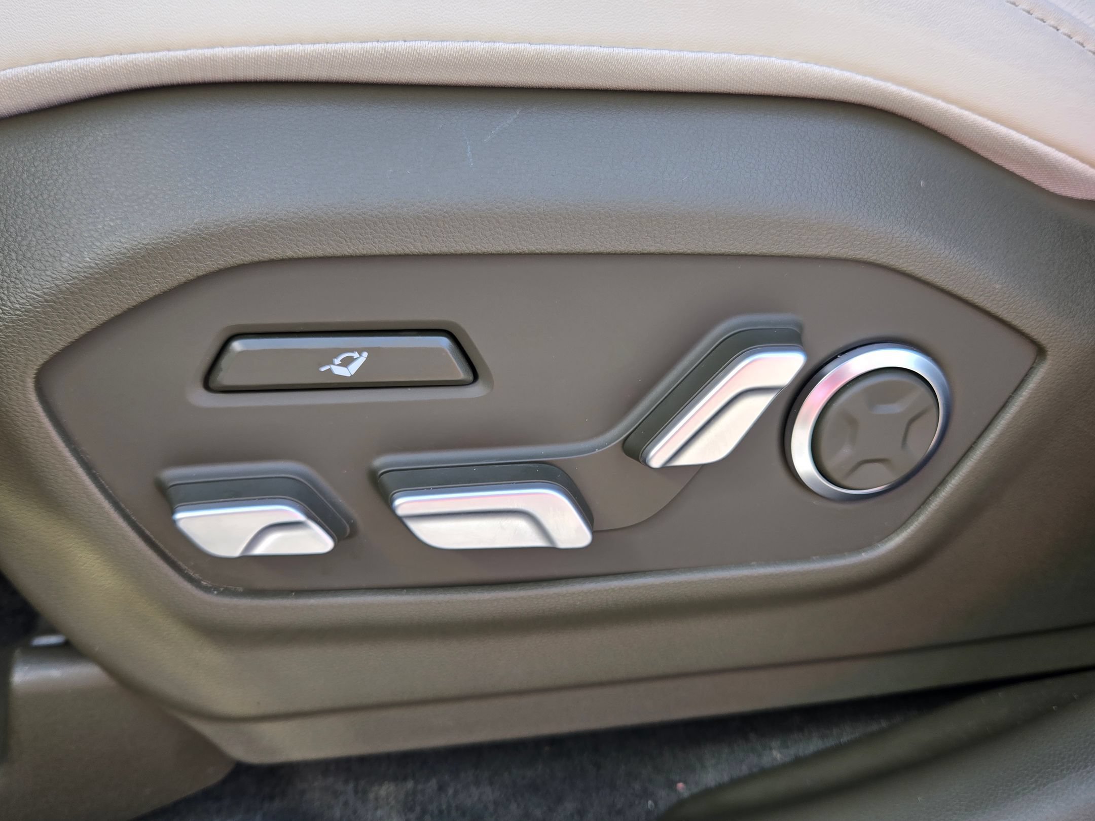 Used 2025 Hyundai Santa Fe Calligraphy FWD image 23
