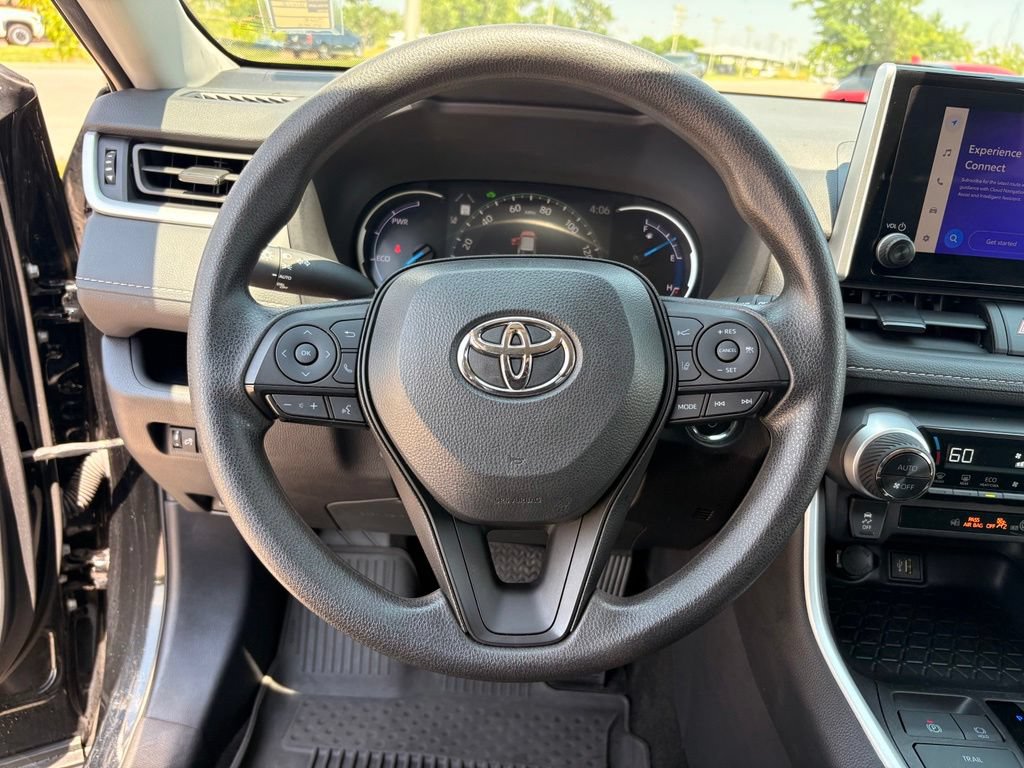 Used 2025 Toyota RAV4 XLE AWD/4WD image 20