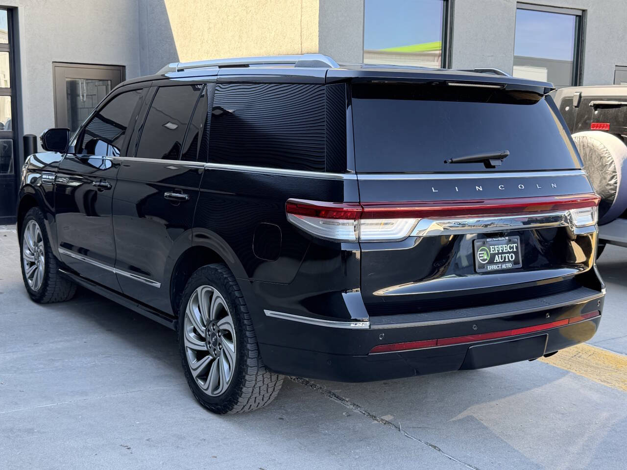Used 2022 Lincoln Navigator Reserve AWD/4WD image 9