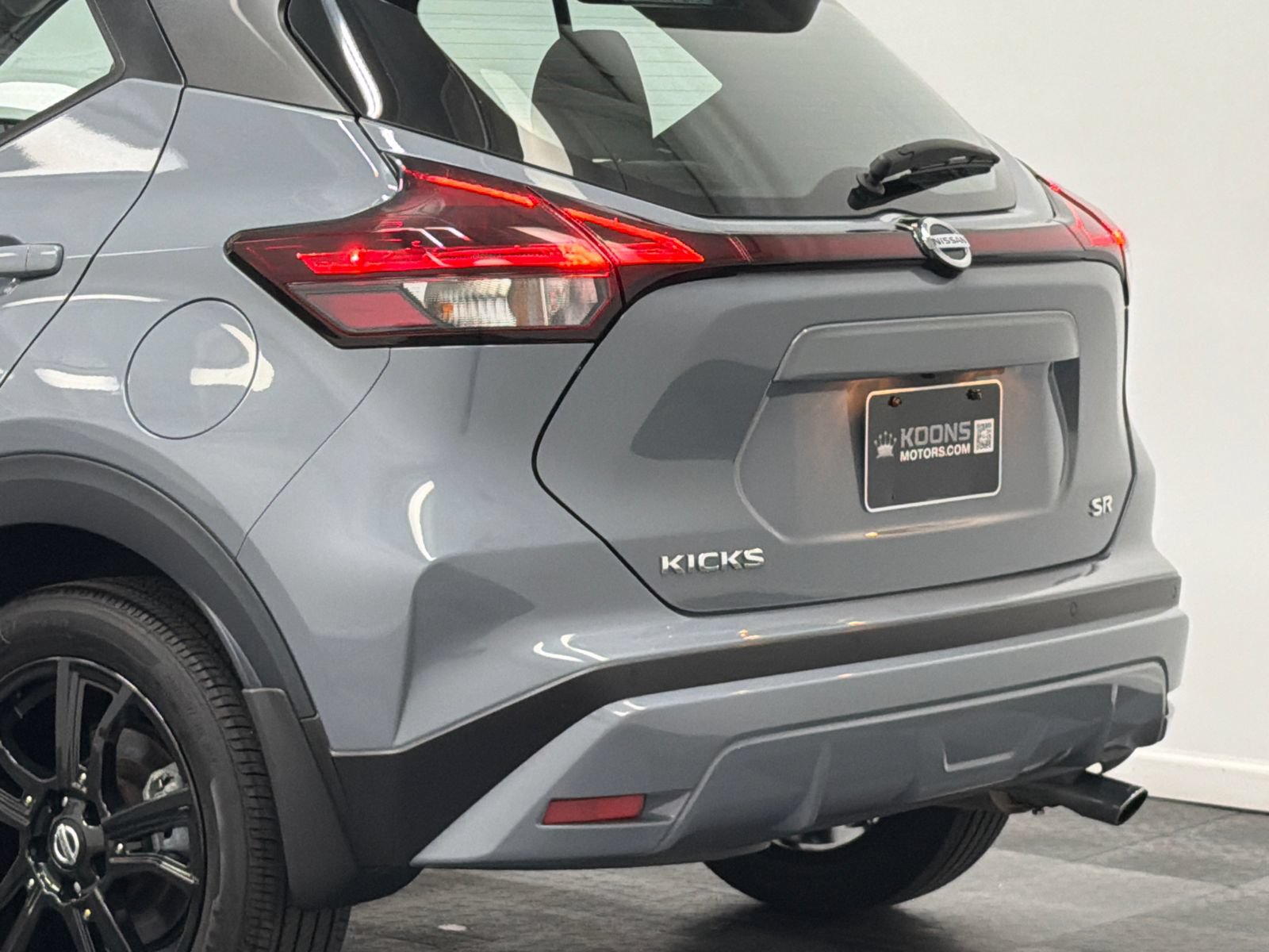 Used 2021 Nissan Kicks SR w/ SR Premium Package FWD image 7