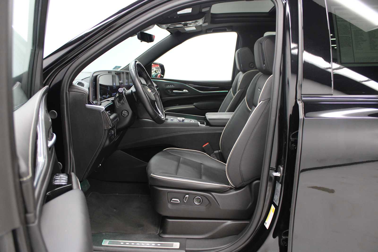 Certified 2024 Cadillac Escalade Sport w/ LPO, ONYX Package image 19