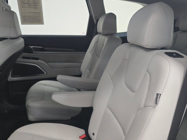 Used 2025 Kia Telluride S FWD image 26