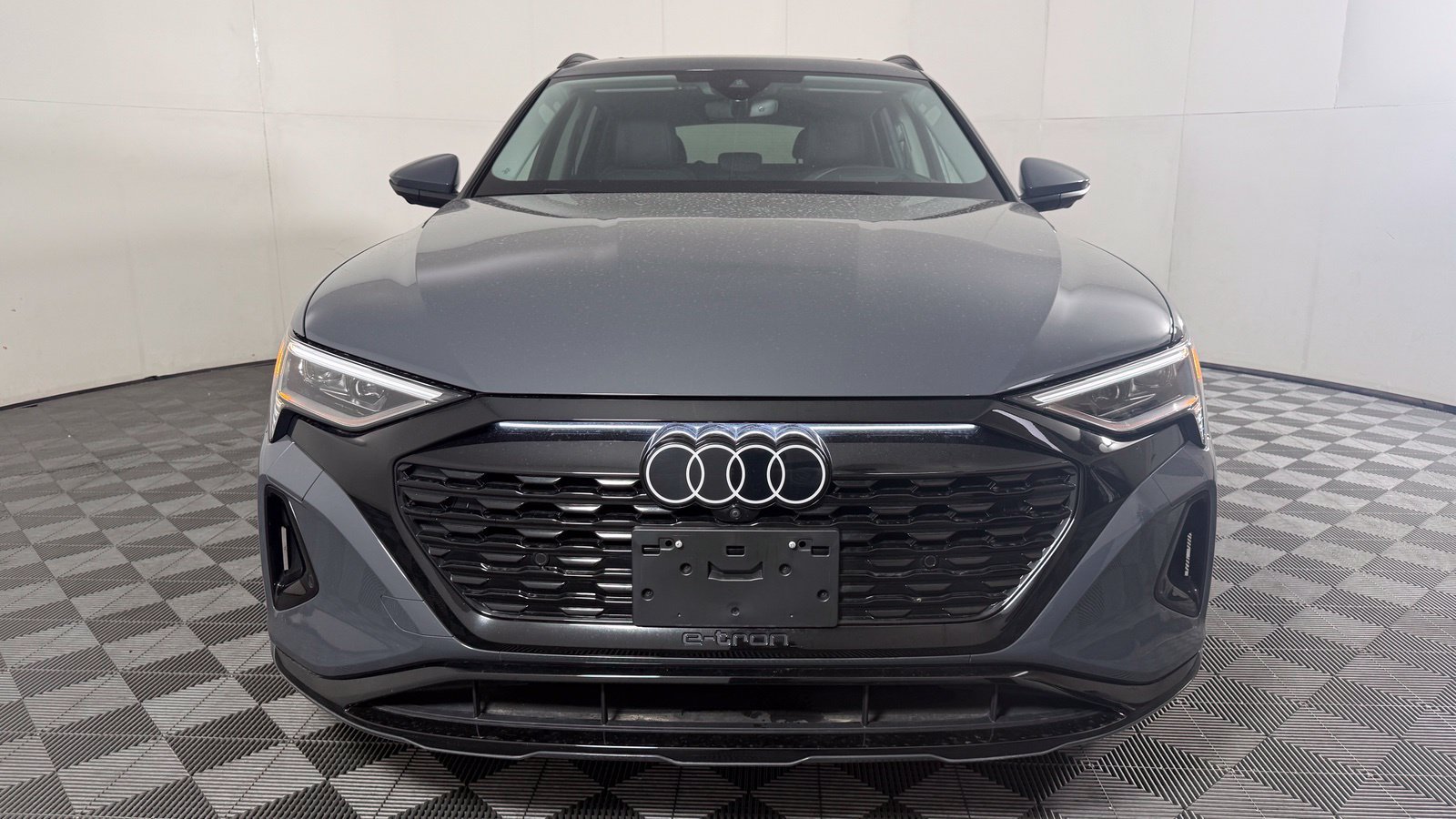Used 2024 Audi Q8 e-tron Prestige w/ Prestige Package AWD/4WD image 2