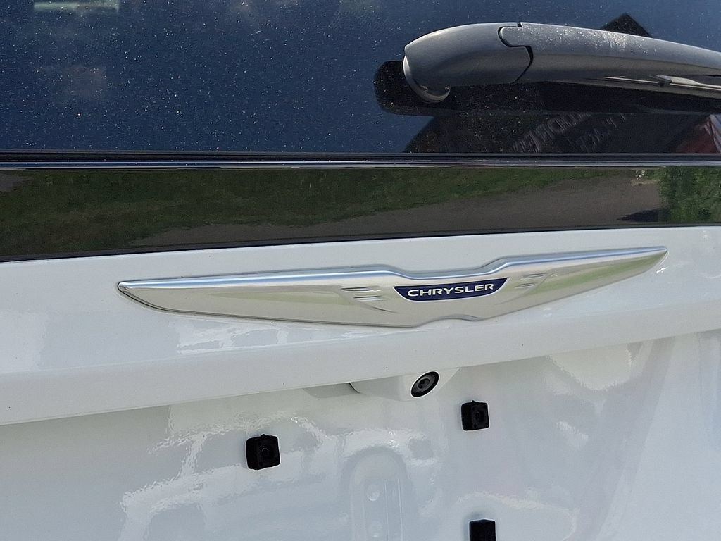 Used 2020 Chrysler Pacifica Touring-L Plus FWD image 32