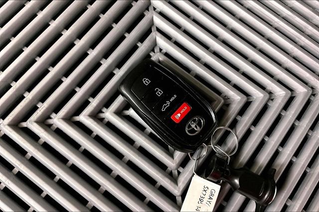 Used 2025 Toyota Tundra Limited image 12