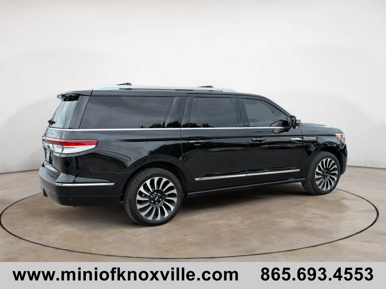 Used 2023 Lincoln Navigator L Black Label AWD/4WD image 3