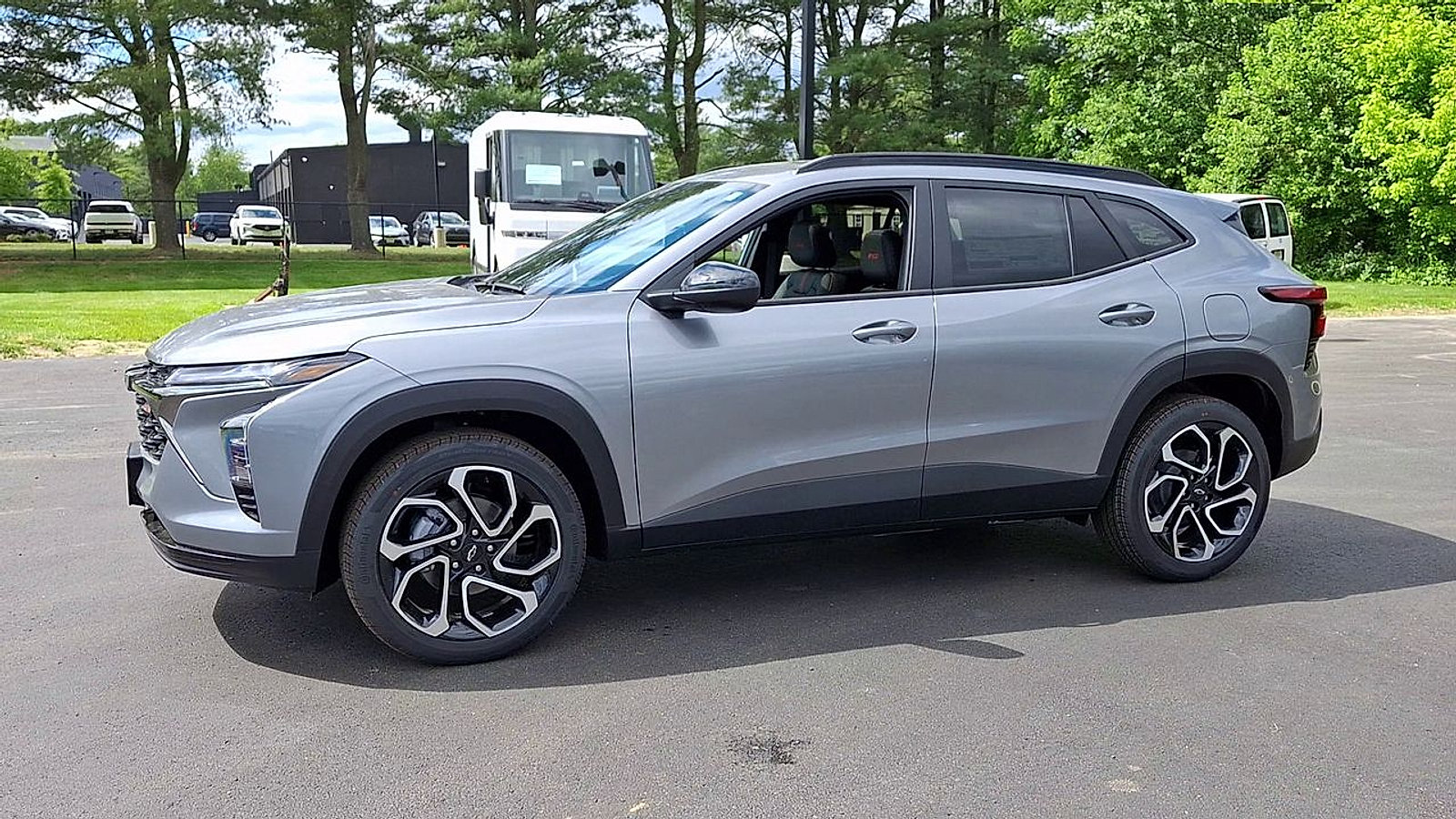 New 2026 Chevrolet Trax RS w/ Sunroof Package FWD image 7