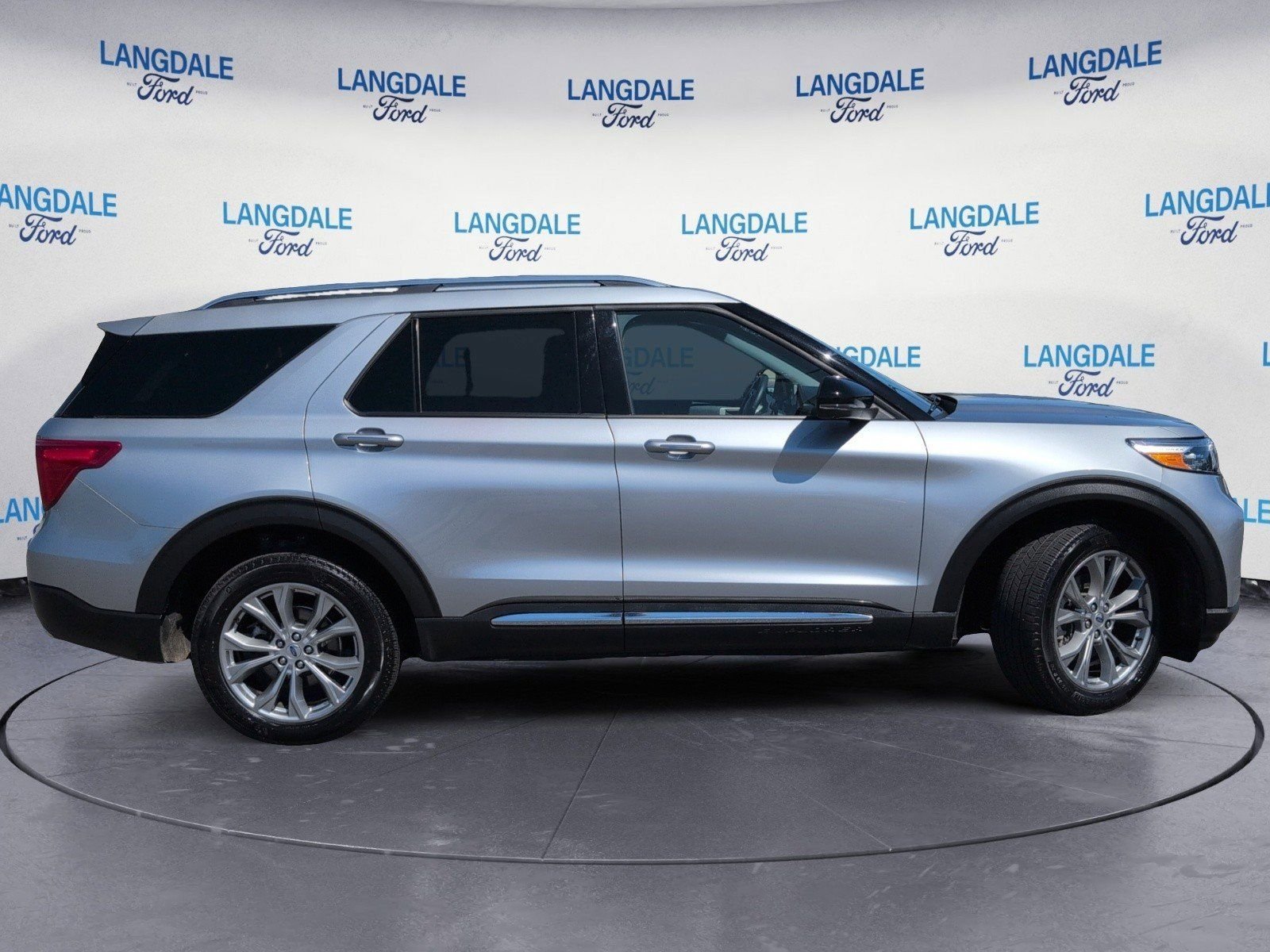 Used 2023 Ford Explorer Limited w/ Limited Technology Package AWD/4WD video 3