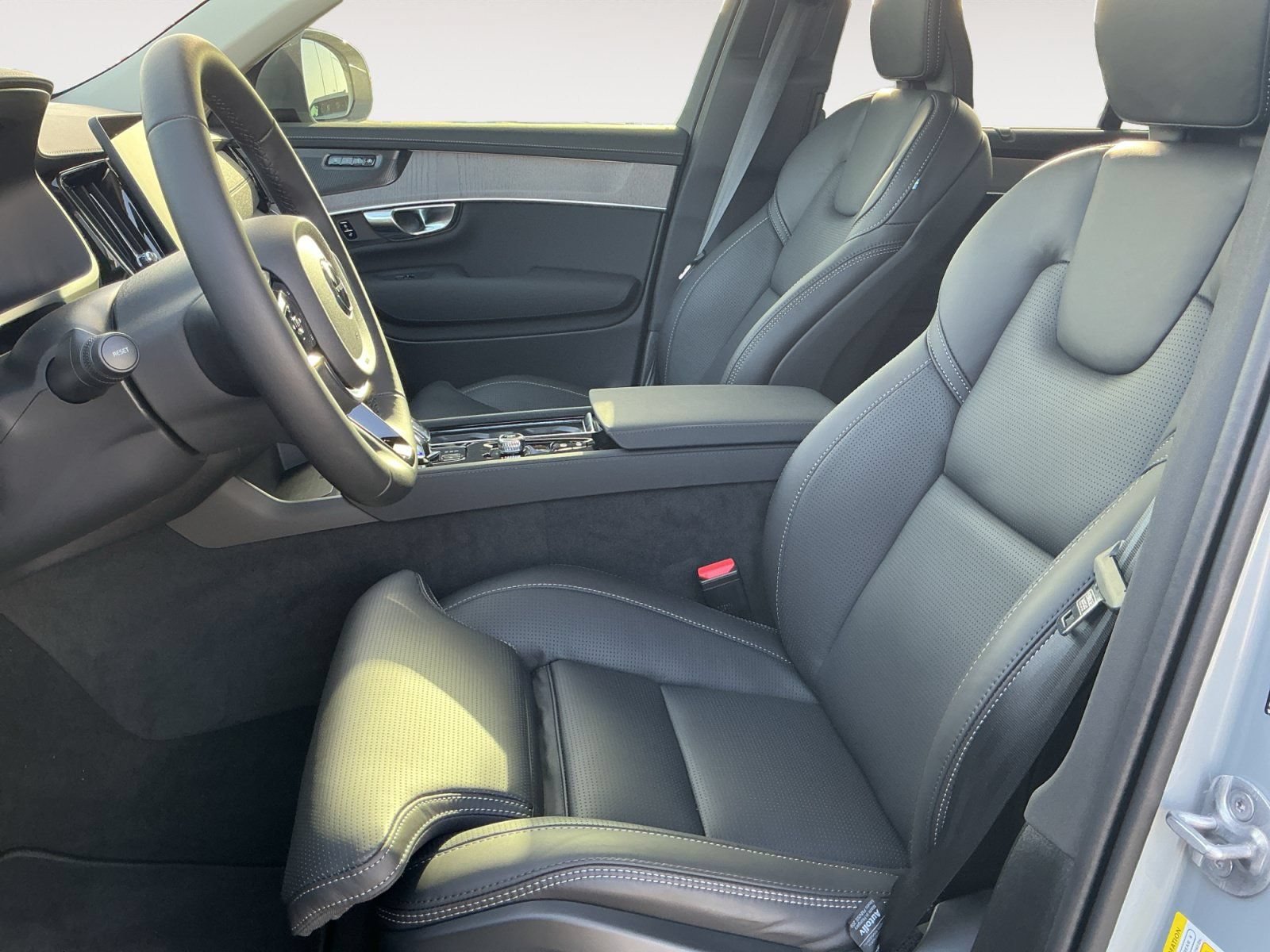 New 2026 Volvo XC90 B6 Ultra w/ Protection Package AWD/4WD image 9