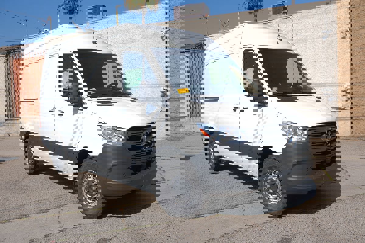 Used 2025 Mercedes-Benz Sprinter 2500 image 2