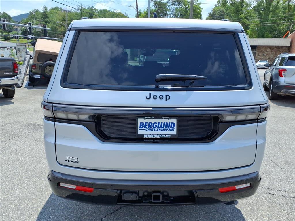 New 2026 Jeep Grand Wagoneer Limited w/ 8-Passenger Seating Package AWD/4WD image 5