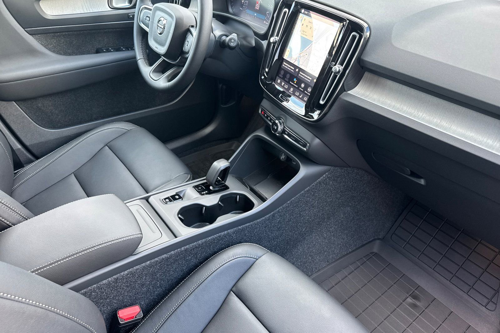 New 2026 Volvo XC40 B4 Core w/ Protection Package Premier FWD image 16