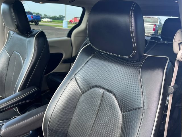 Used 2023 Chrysler Pacifica Limited FWD image 15