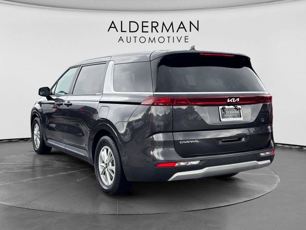 Used 2024 Kia Carnival LX FWD image 3