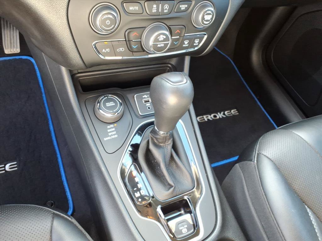 Used 2023 Jeep Cherokee Altitude Lux AWD/4WD image 22