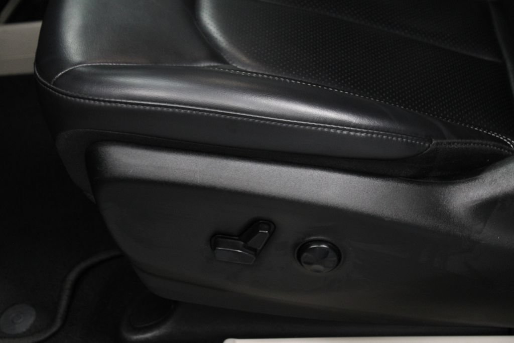 Used 2023 Chrysler Pacifica Touring-L FWD image 23