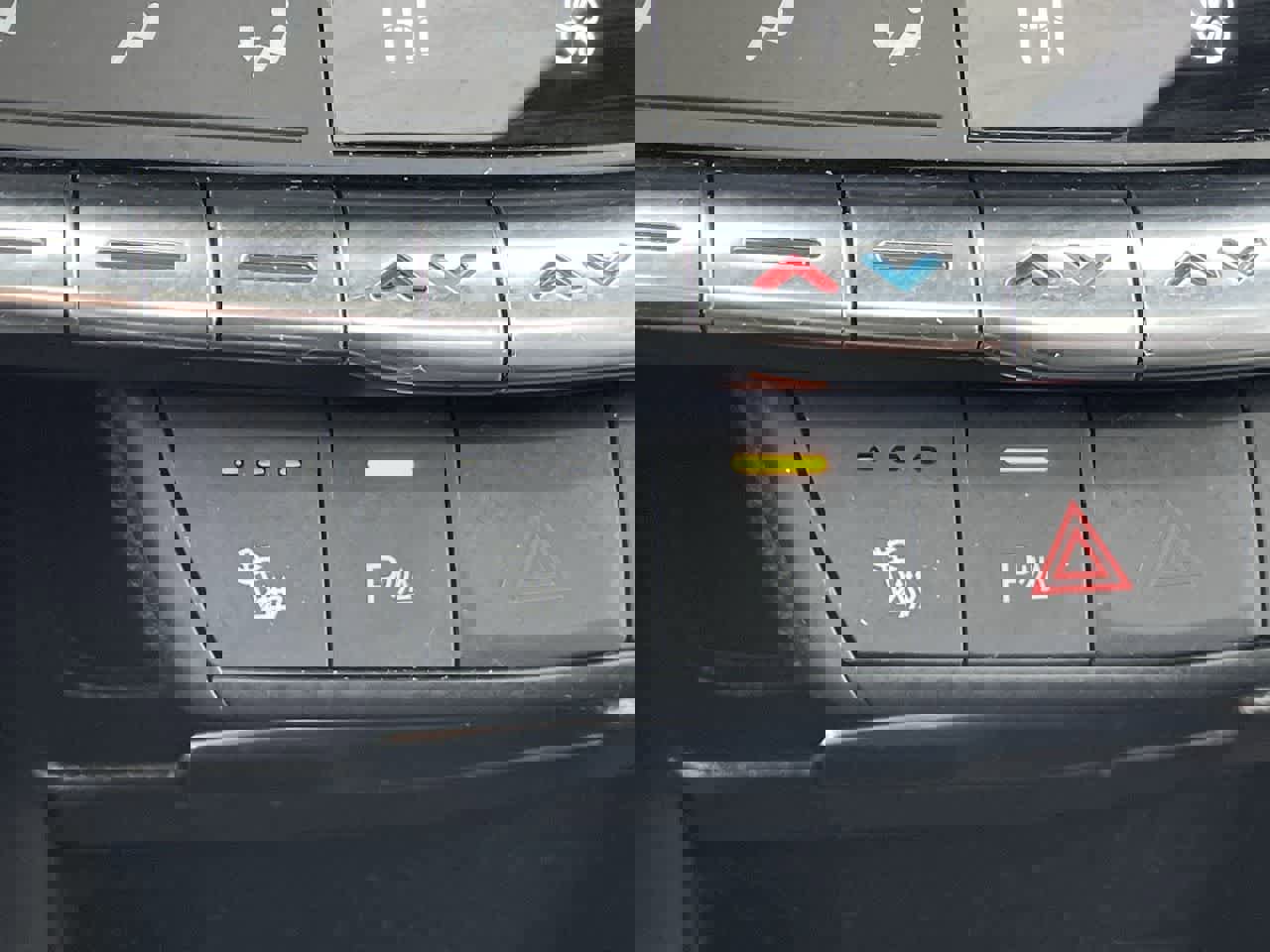 Certified 2023 Cadillac XT4 Premium Luxury w/ Cold Weather Package image 23