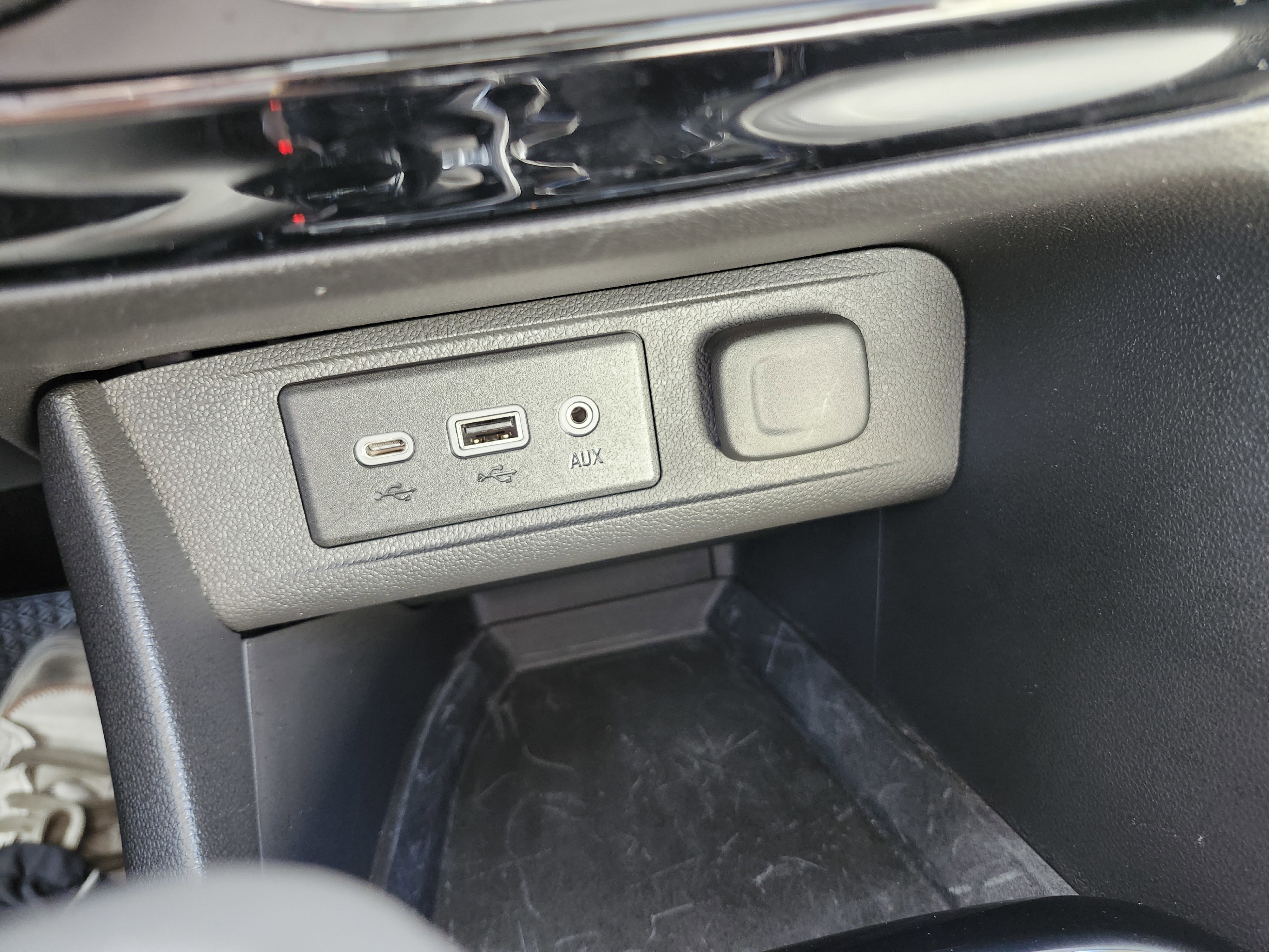 Used 2020 Buick Encore GX Select AWD/4WD image 9