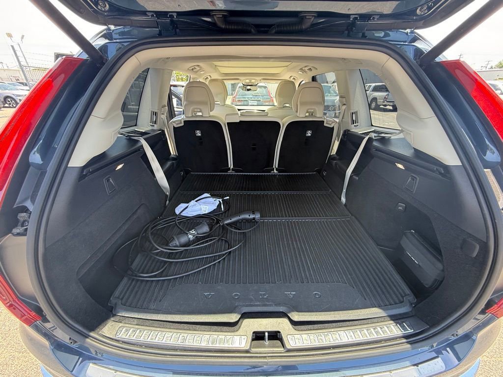 Used 2023 Volvo XC90 T8 Plus w/ Protection Package Premier AWD/4WD image 4