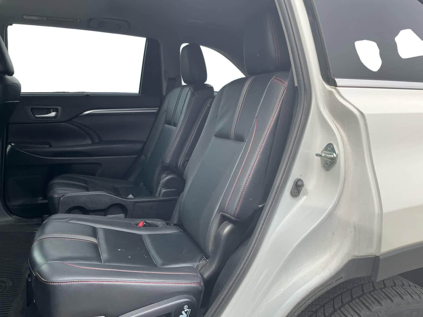 Used 2019 Toyota Highlander SE AWD/4WD image 12