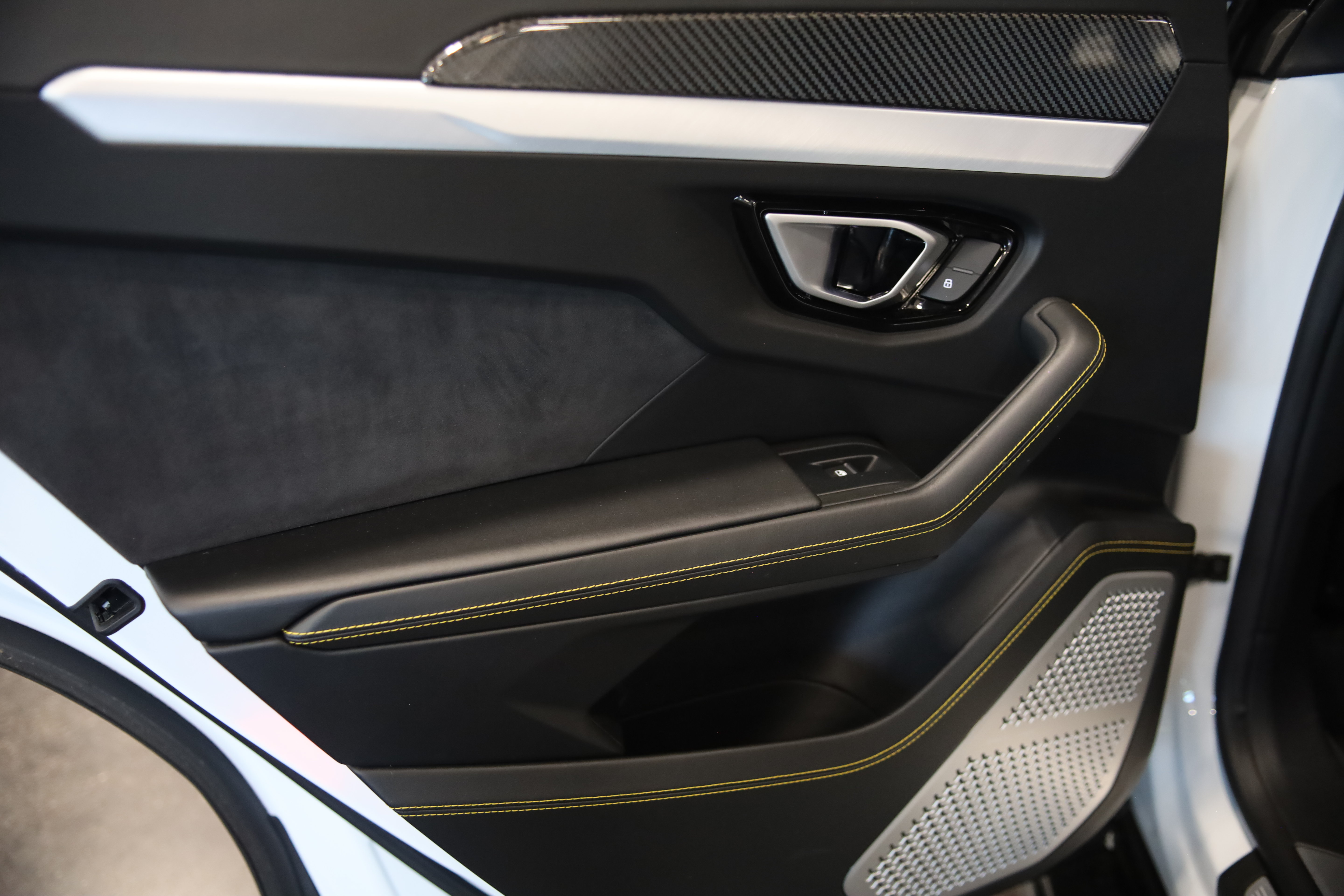 Used 2019 Lamborghini Urus AWD/4WD image 38