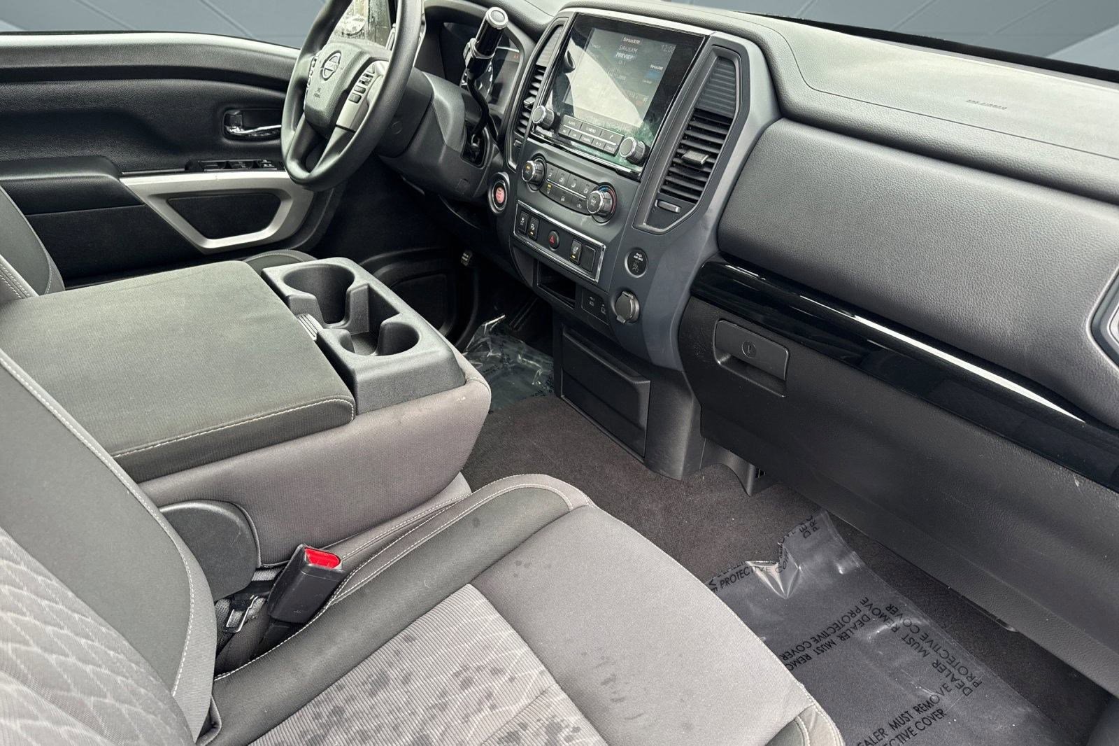 Used 2023 Nissan Titan SV image 31