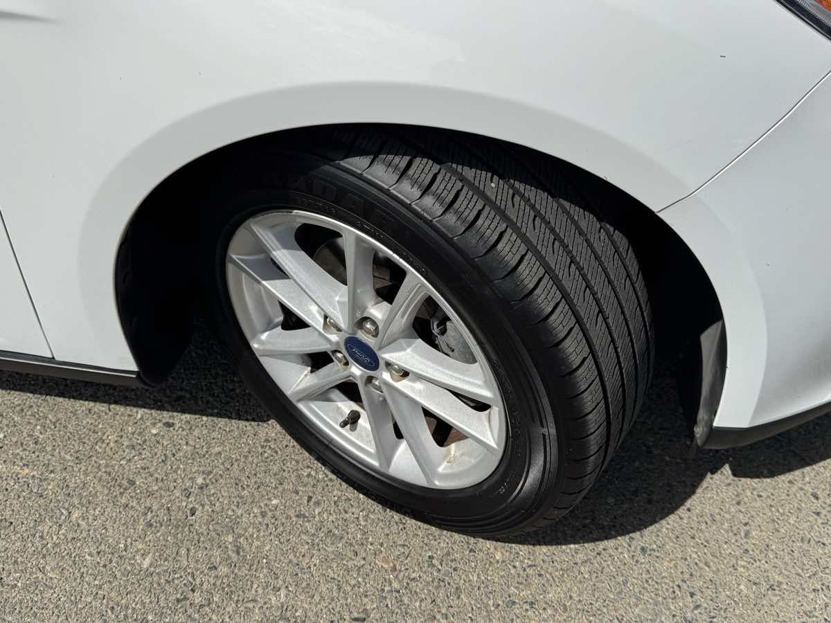 Used 2017 Ford Focus SE FWD image 38