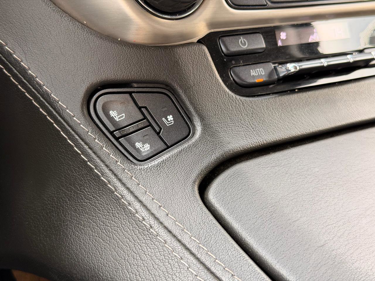 Used 2019 GMC Yukon Denali w/ Denali Ultimate Package image 36