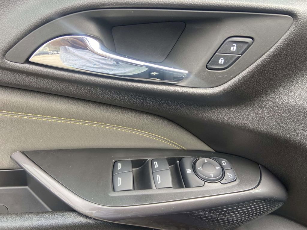 Used 2025 Chevrolet Trax ACTIV w/ Driver Confidence Package image 16