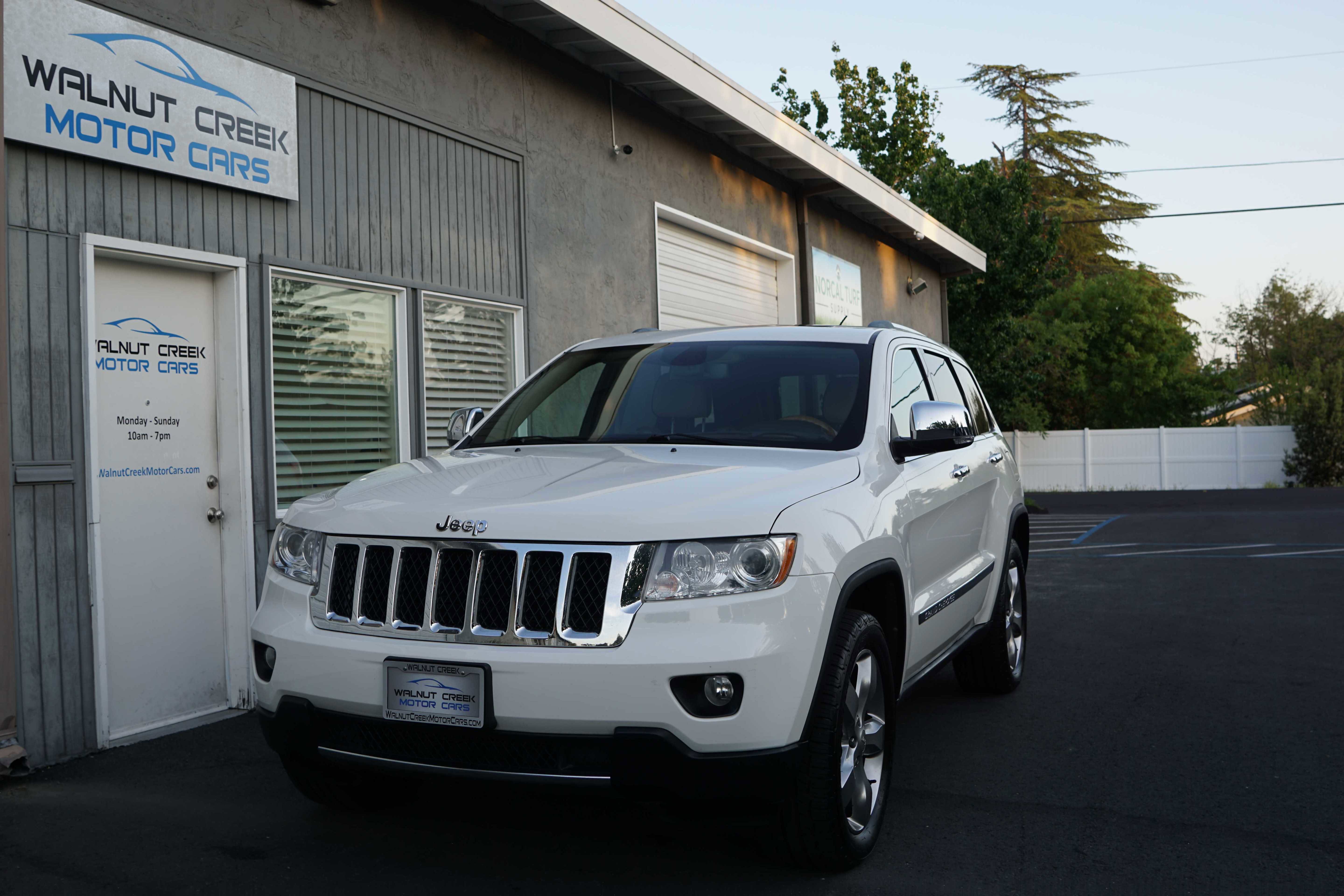 Used 2012 Jeep Grand Cherokee Overland image 1