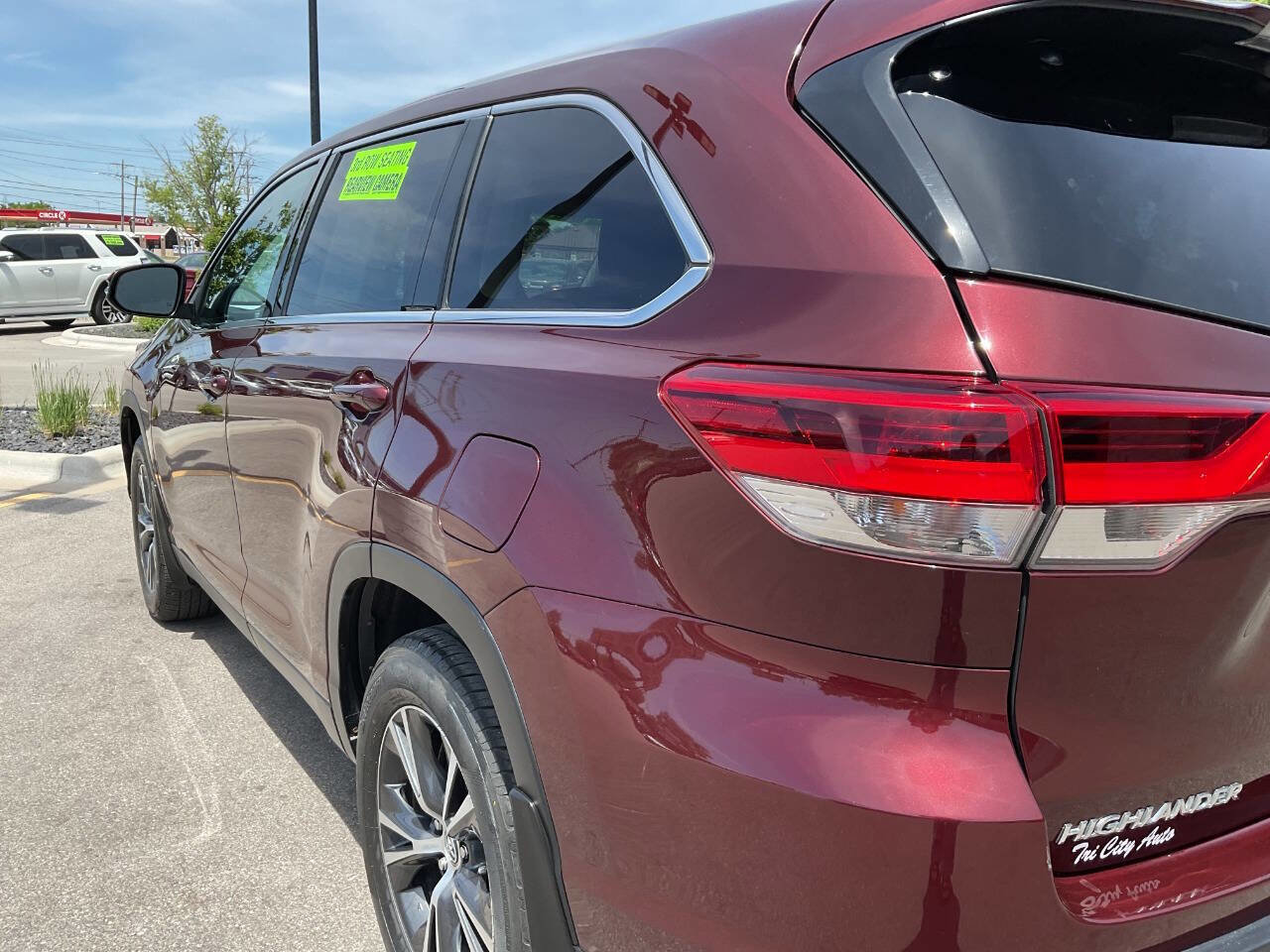 Used 2019 Toyota Highlander Plus AWD/4WD image 5