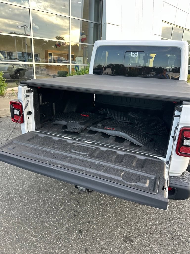 Used 2022 Jeep Gladiator Rubicon w/ LED Lighting Group AWD/4WD image 5