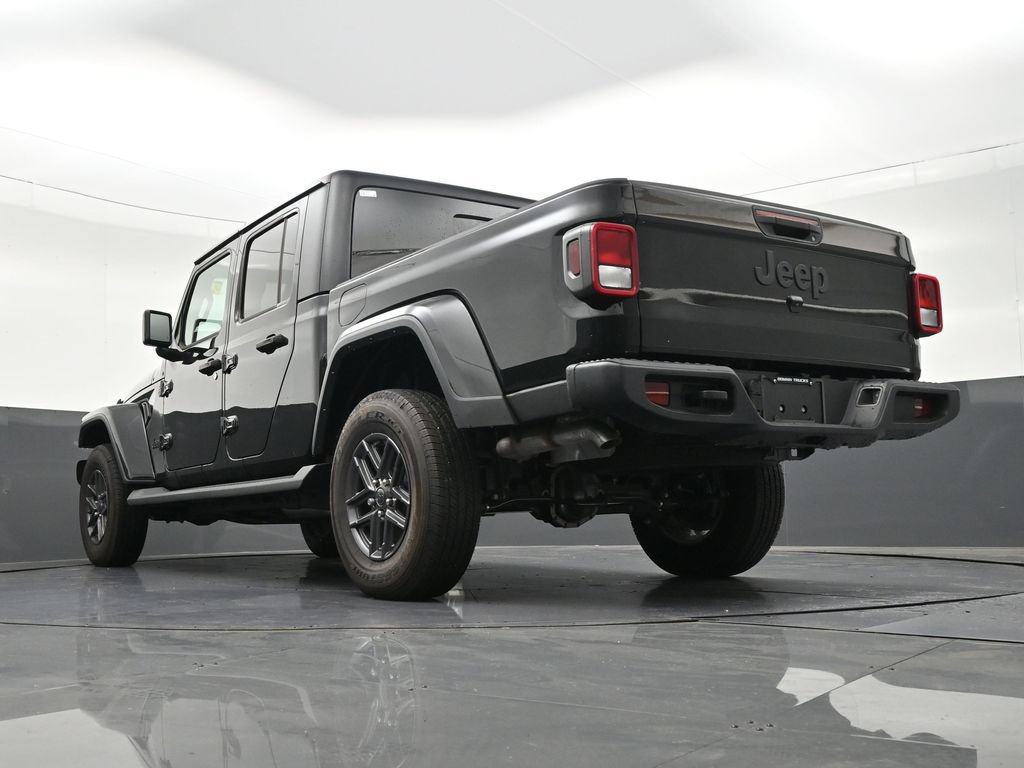 Used 2025 Jeep Gladiator Sport AWD/4WD image 24