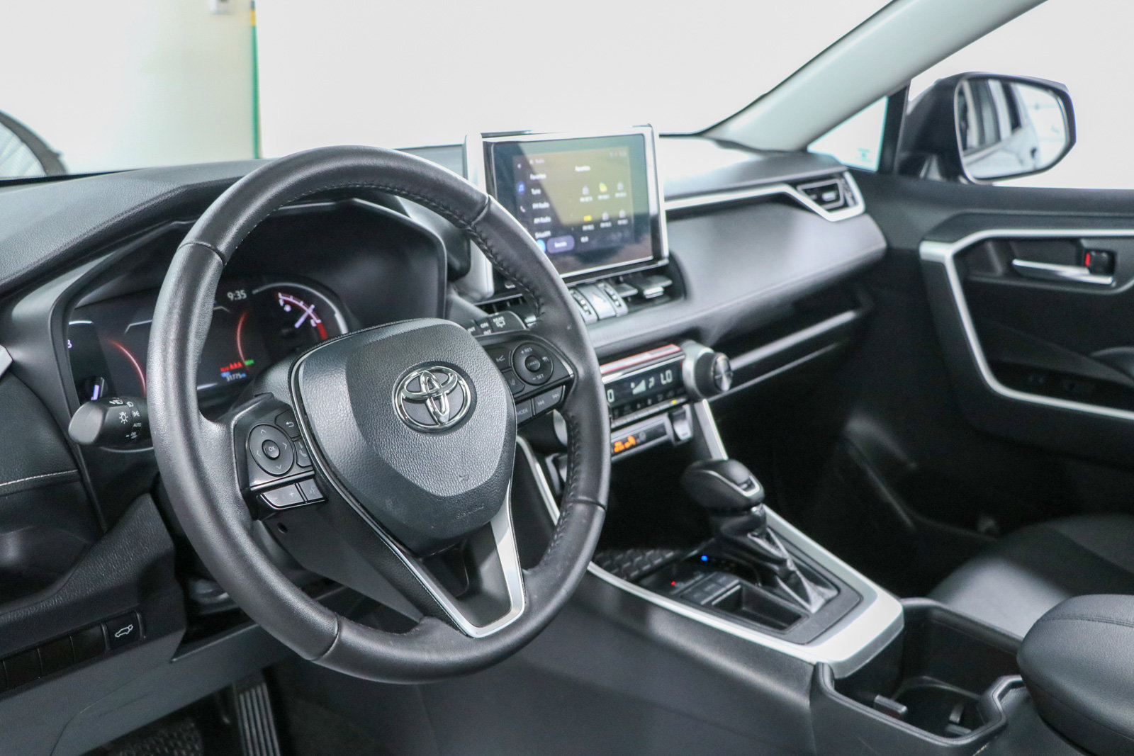 Used 2024 Toyota RAV4 XLE Premium FWD image 23