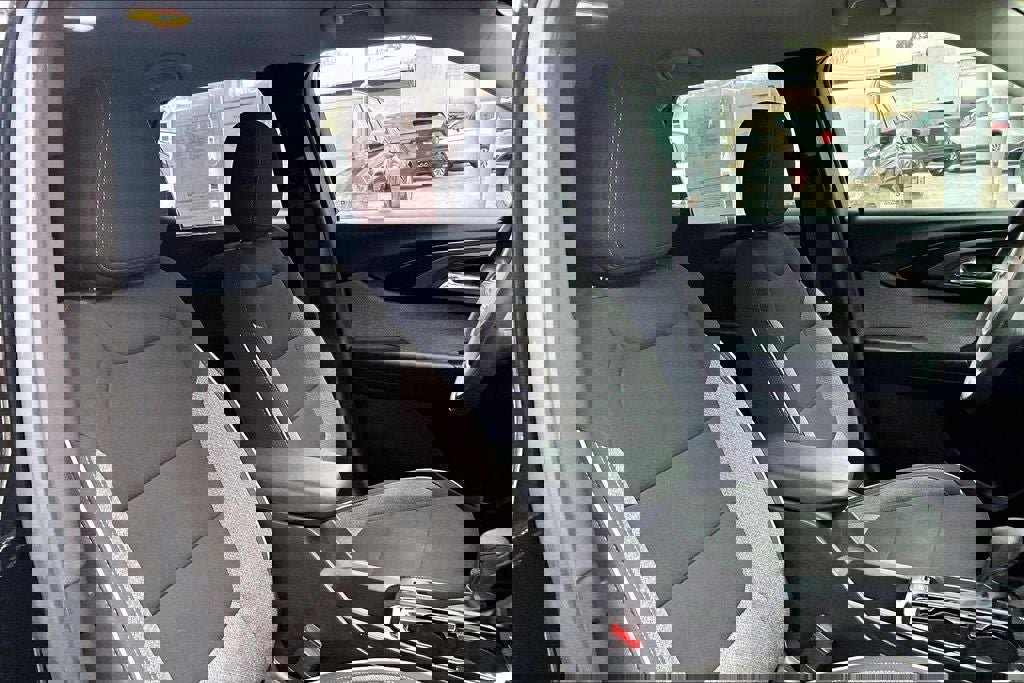 Used 2022 Chevrolet TrailBlazer LT w/ Driver Confidence Package image 6