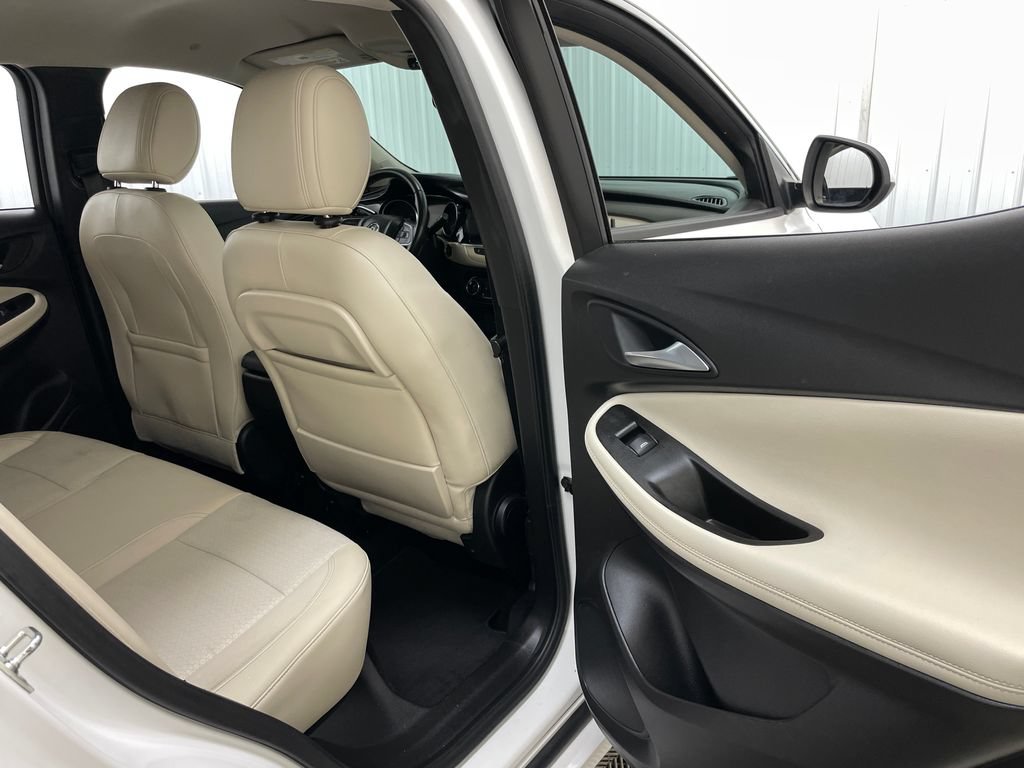 Certified 2020 Buick Encore GX Preferred w/ Sport Touring Package AWD/4WD image 38