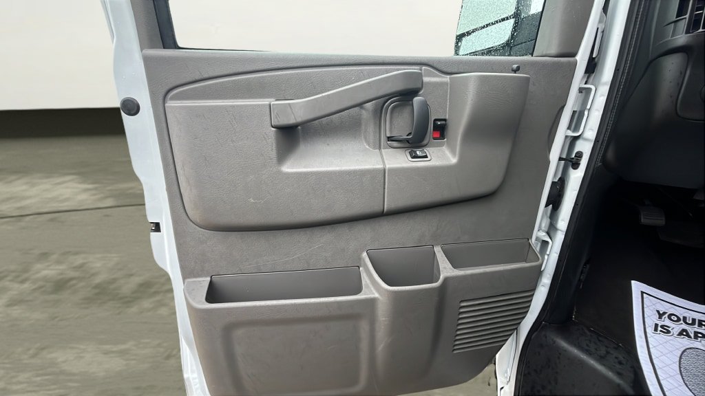 Used 2025 Chevrolet Express 3500 LT w/ LT Preferred Equipment Group RWD image 16