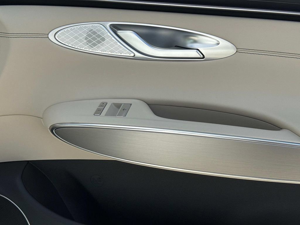 New 2026 Genesis GV70 2.5T Select image 18