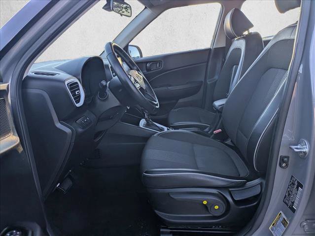 Used 2022 Hyundai Venue Limited image 16