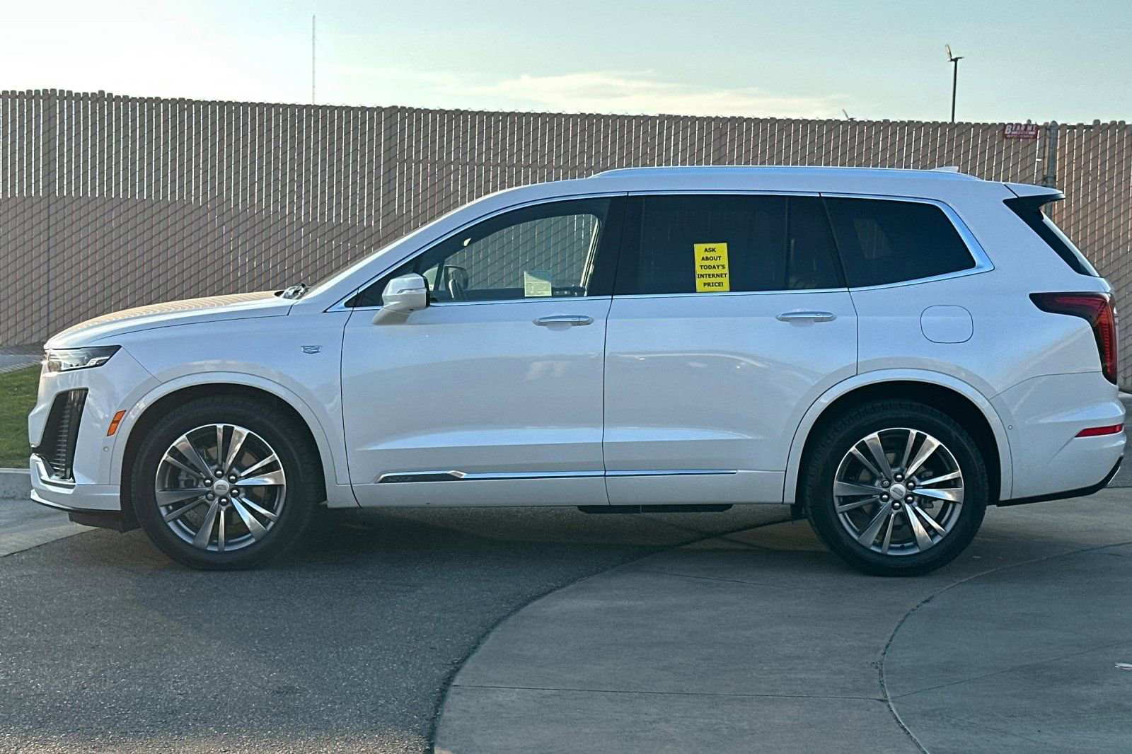 Used 2022 Cadillac XT6 Premium Luxury w/ Technology Package image 7