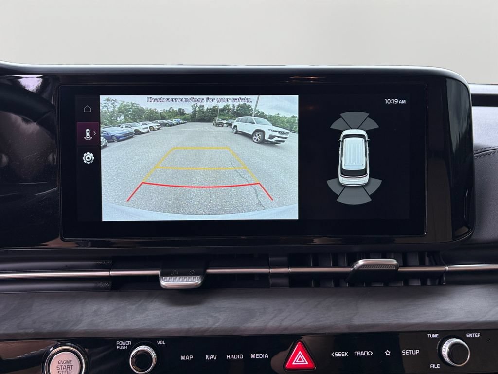 Used 2024 Kia Carnival EX FWD image 26