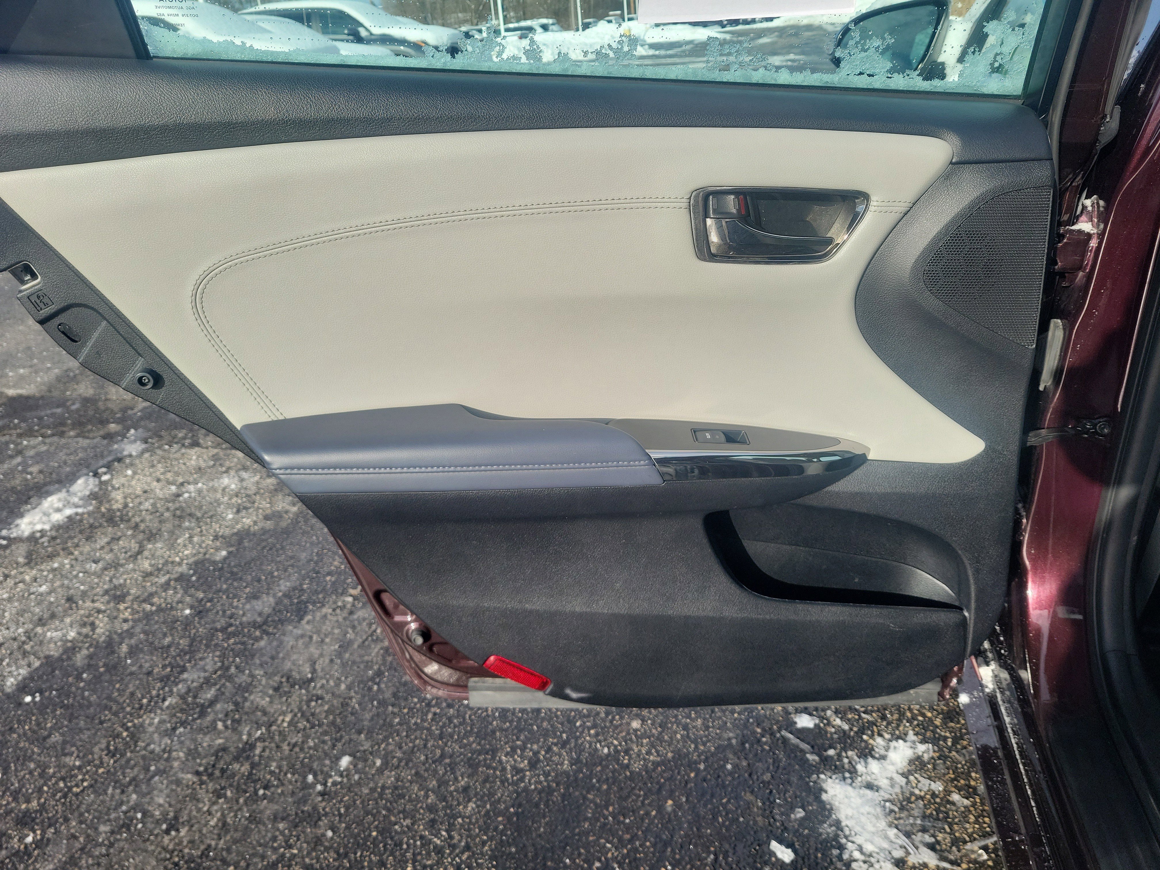 Used 2015 Toyota Avalon XLE Touring image 9