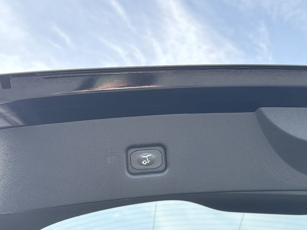 Used 2023 Lincoln Nautilus Reserve image 16