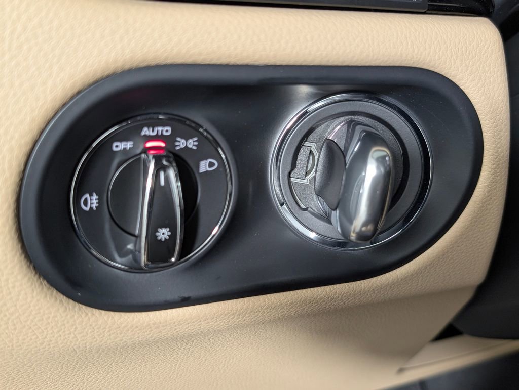 New 2026 Porsche Macan image 35