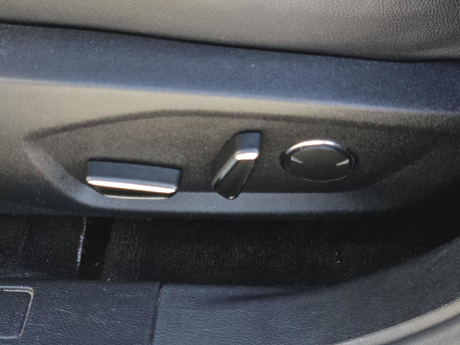Used 2020 Ford Fusion SEL FWD image 28
